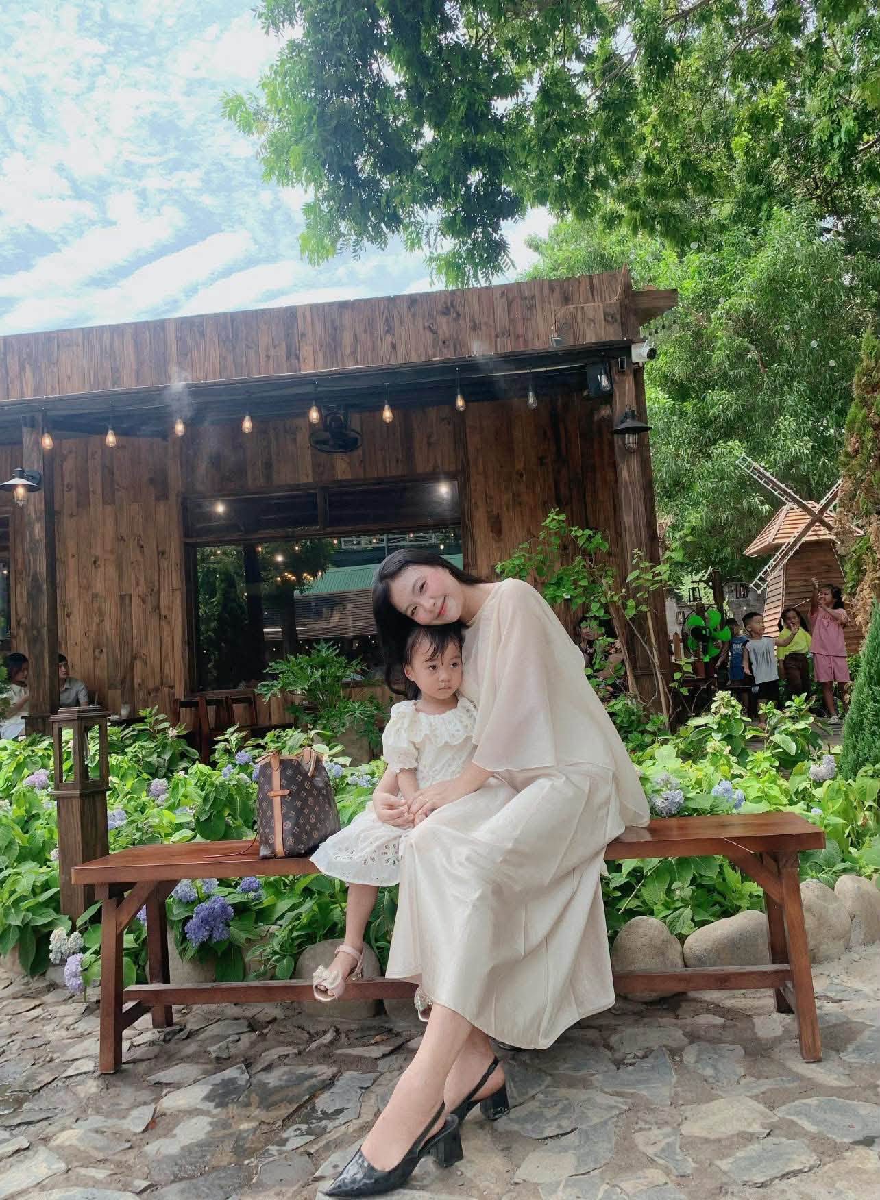 Không gian ấm áp lung linh khi phố lên đèn