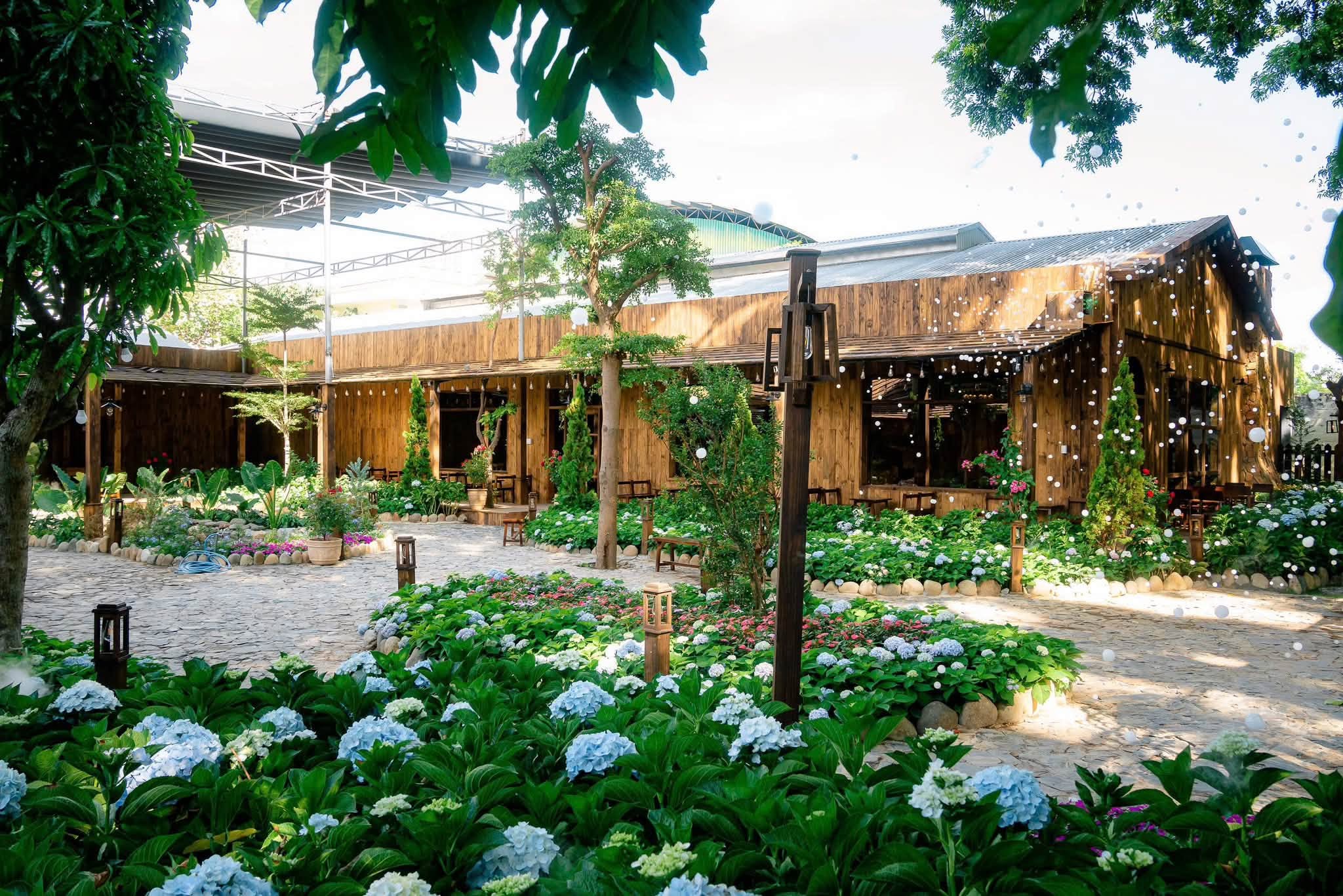 Khoảnh Khắc Bình Yên